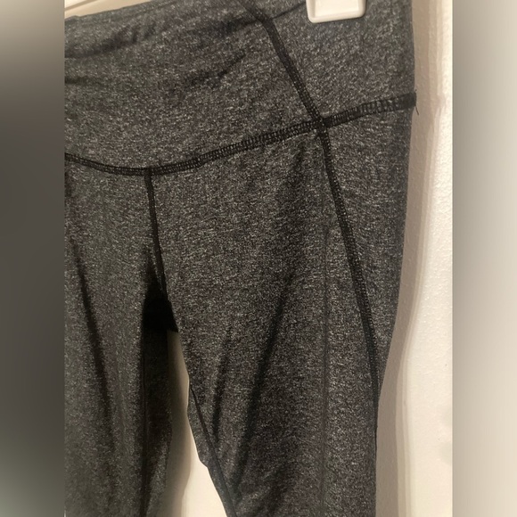 Gapfit grayish leggings in size small - Picture 3 of 4